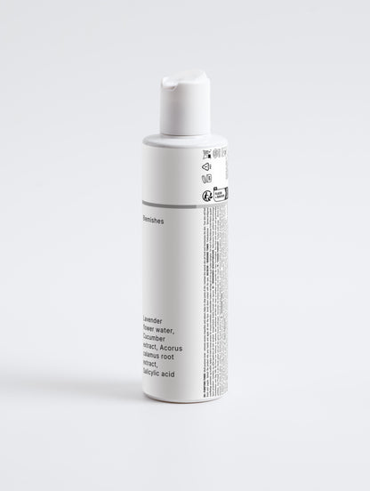 Reinigendes Gesichtswasser